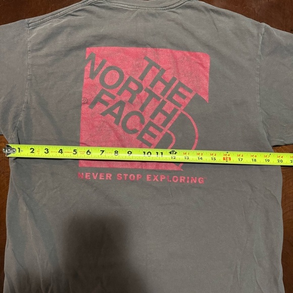 The North Face Tee TNF T-shirt Men’s Size Medium Gray And Red Graphic Print Tee - Picture 5 of 11